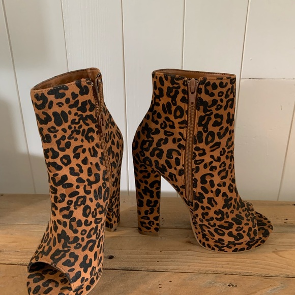 NWOT Cheetah Leopard Print Retro 60’s 70’s Peep Toe High Heel Boots with Zipper - Picture 5 of 5